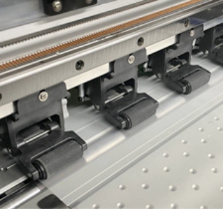 Вакуум зона с подаващ ролков механизъм